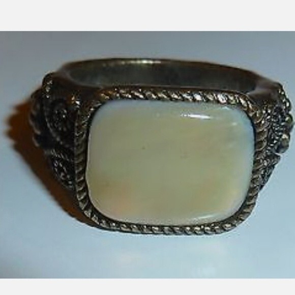 Lia Sophia Sunset Mother-of-Pearl Ring Size 7 - Picture 1 of 3